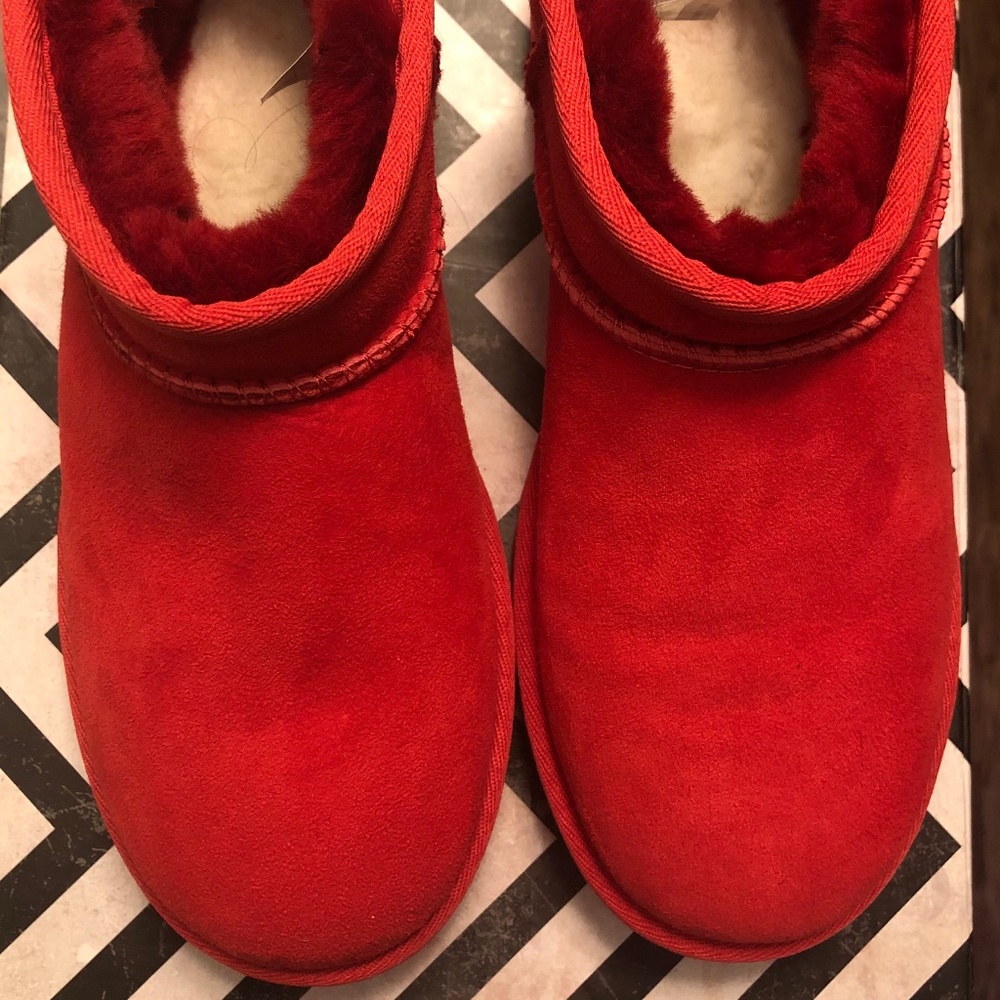 NEW Ugg Classic Ultra Mini Shearling Boot  Red Sheepskin Lined Pull On Size 6